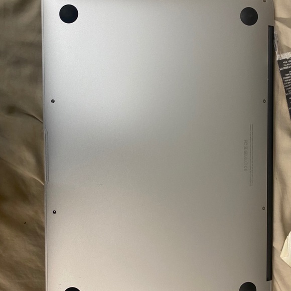 MacBook - Picture 4 of 13